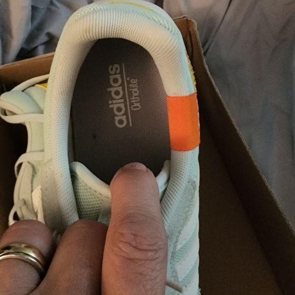 Size 8 womens retro run Adidas,  worn once, with box and Xtra laces - Picture 5 of 8